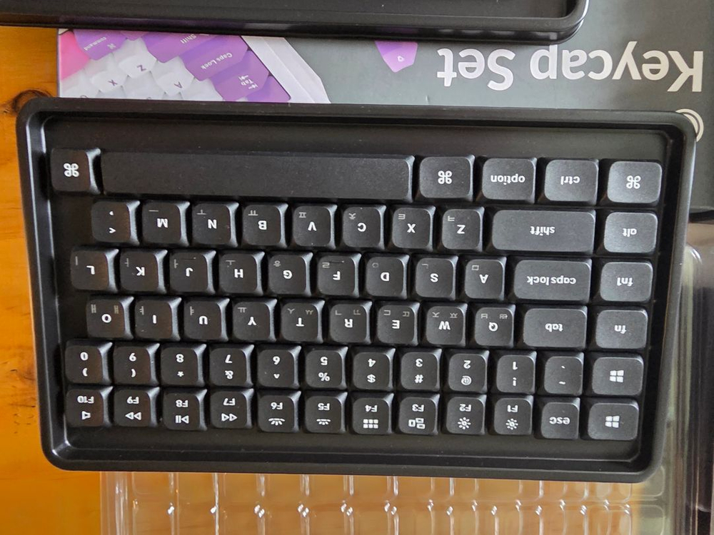 키크론 K3 RGB 블루투스 기계식 핫스왑 무선 키보드(K3D2)+키캡(PBT06) 일괄판매합니다. 이미지