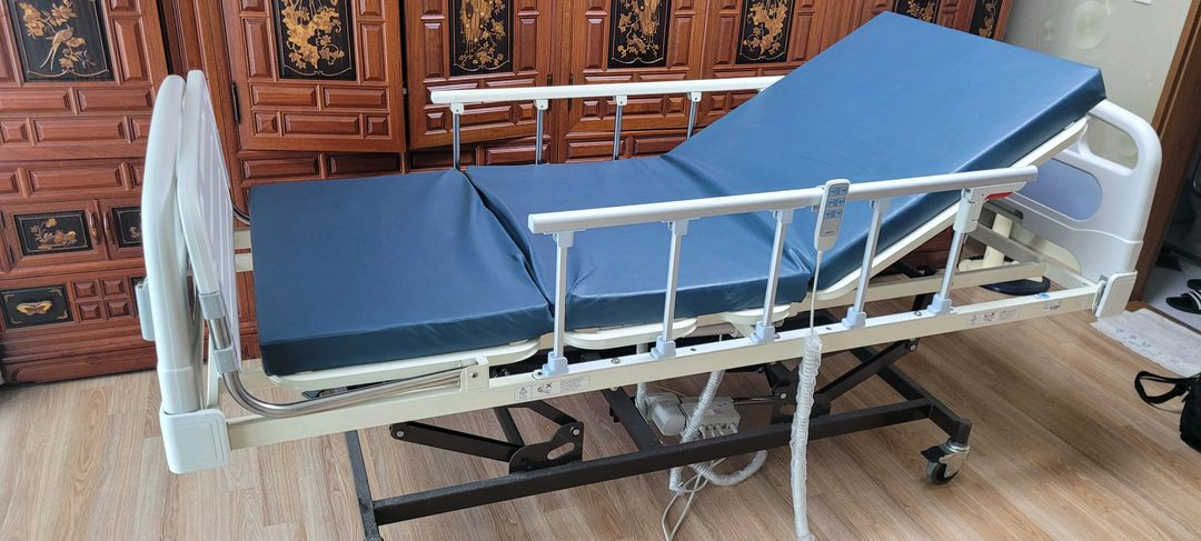전동3단 의료침대 병원침대 환자용침대 이미지