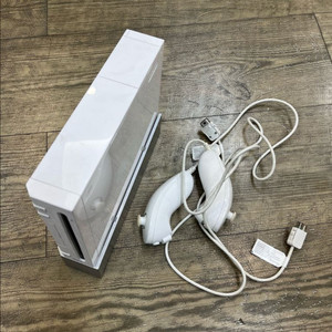 닌텐도 Wii 본체 + 위모컨 2개 이미지