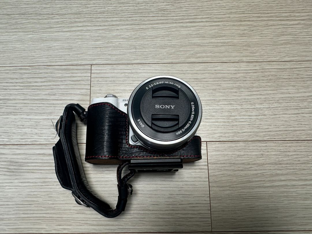 소니 정품 A5100 화이트 16-50mm 번들킷 핀매합니다 이미지