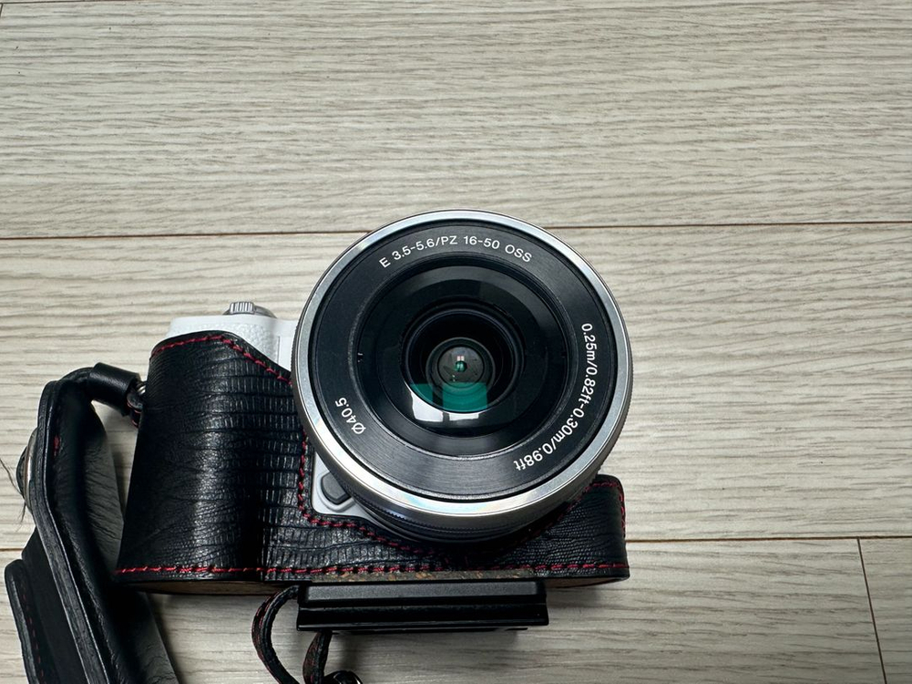 소니 정품 A5100 화이트 16-50mm 번들킷 핀매합니다 이미지