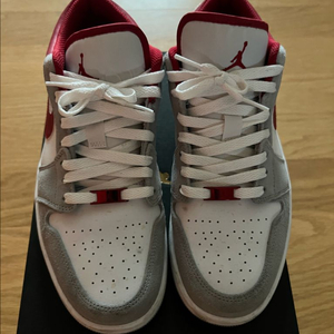 AIR JORDAN 1 LOW SE LT SMOKE GREY.GYM RED-WHITE 팝니다. 이미지