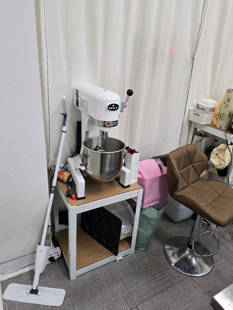 미니 제과점, 미니 제빵점 집기, 삼성냉장고 음료냉장고 테이블 냉동고 제과쇼케이스 제빵반죽기 전기오븐기 이미지
