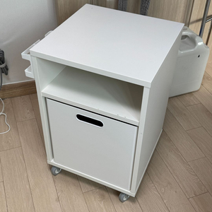 이케아 비할스 침대협탁 화이트 37x58 IKEA VIHALS 이동식 협탁 팝니다. 이미지