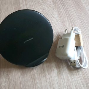 삼성 고속무선충전기 EP-N5100 이미지