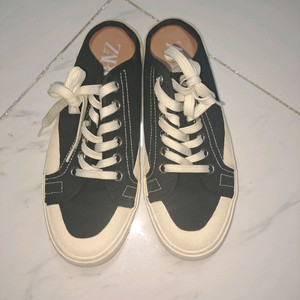 자라(ZARA) 블로퍼 뮬 운동화 이미지