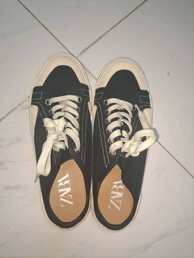 자라(ZARA) 블로퍼 뮬 운동화 이미지