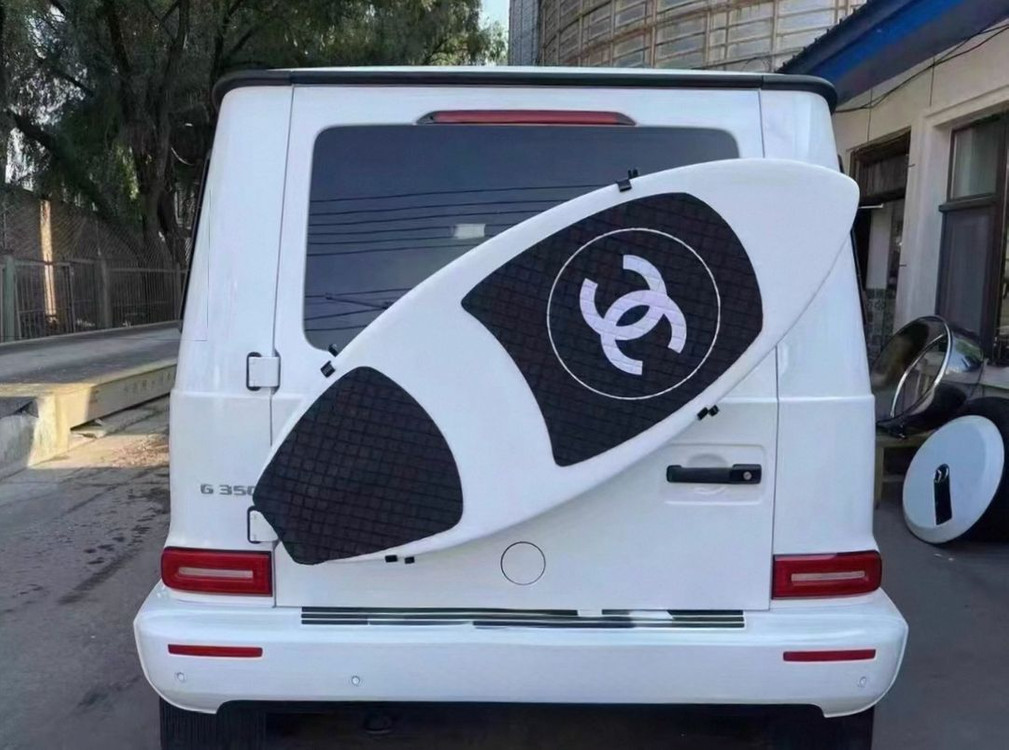 벤츠 지바겐 G바겐 랜드로버 디펜더 포드 브롱코 풀 카본 서핑 보드 이미지