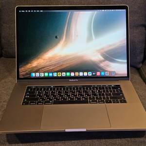 맥북프로 2017 15인치 i7 16GB 256GB 라데온프로555 2GB VRAM 터치바 팝니다 이미지
