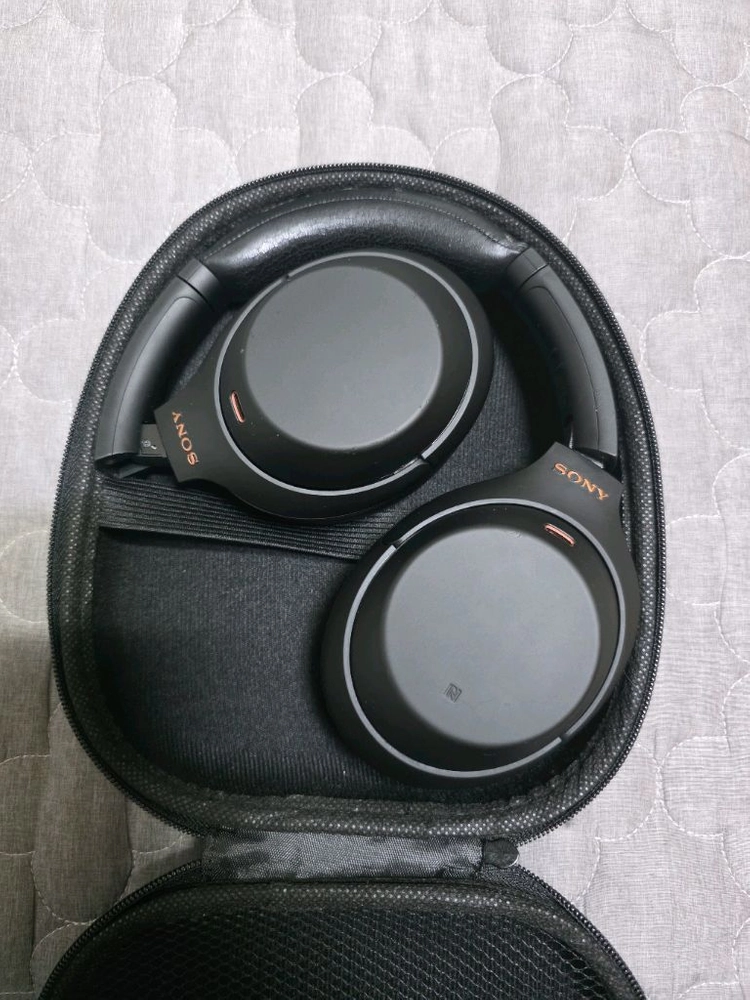 소니 WH-1000XM4 블랙 헤드폰 이미지