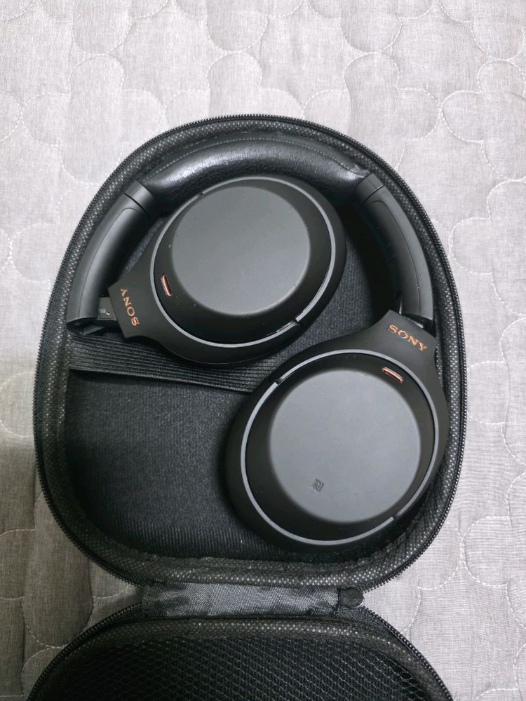 소니 WH-1000XM4 블랙 헤드폰 이미지