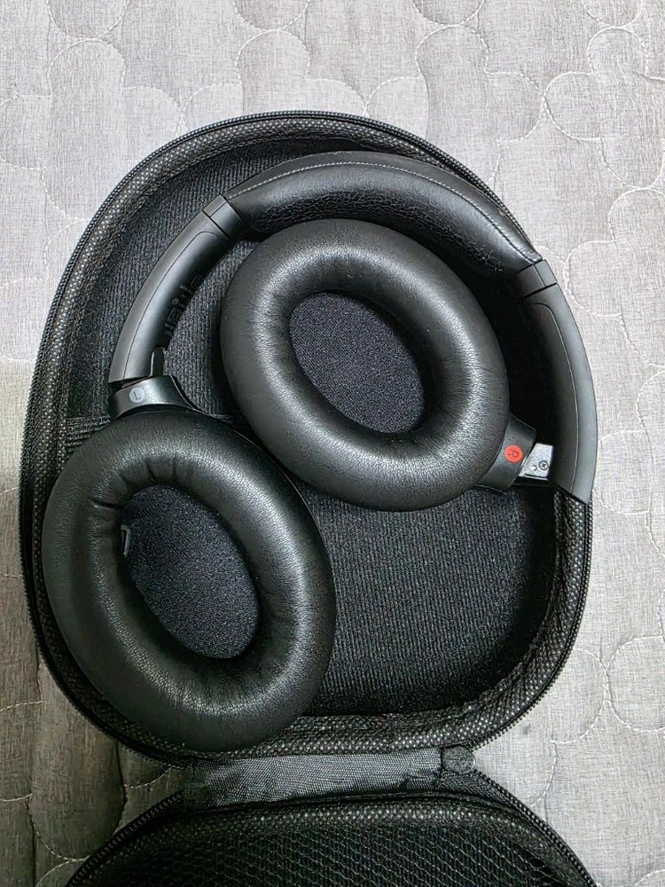 소니 WH-1000XM4 블랙 헤드폰 이미지