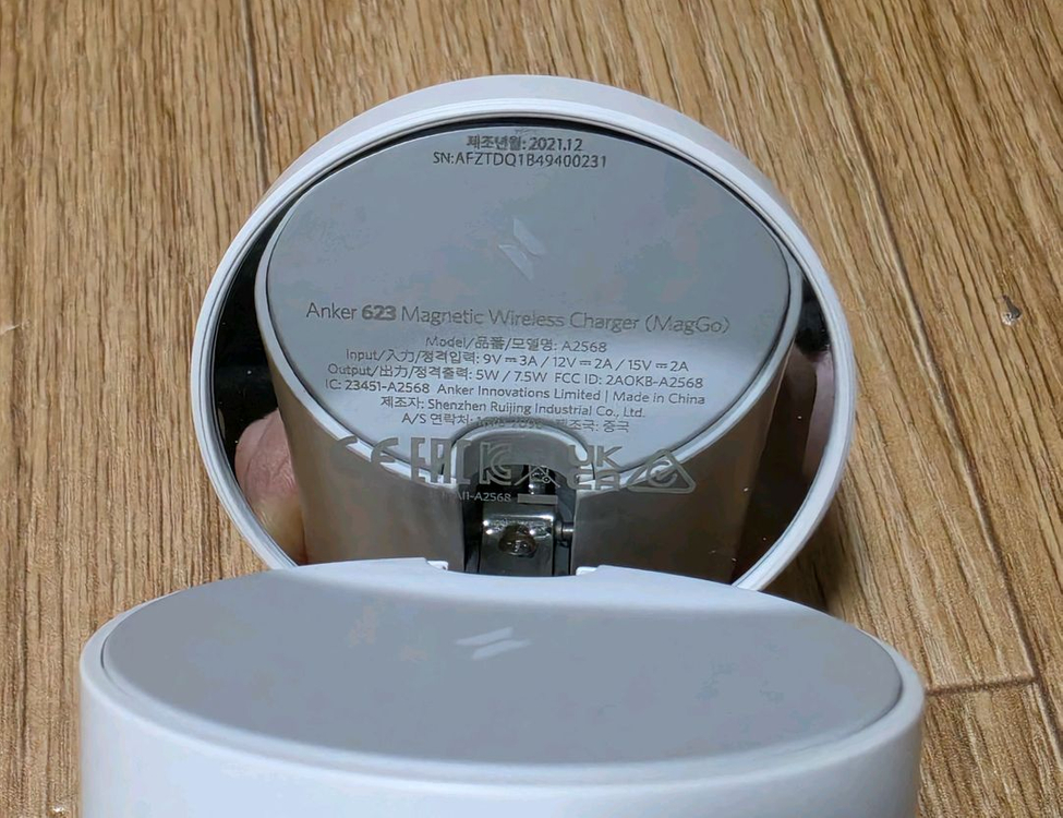 앤커 맥고 마그네틱 2in1 무선충전기 화이트 이미지
