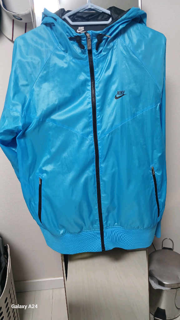 나이키 윈드러너 러닝 후드 윈드스토퍼 바람막이 재킷 사이드 지퍼 포켓 블루(XL)나이키(Nike)의 클래식 윈드러너 이미지