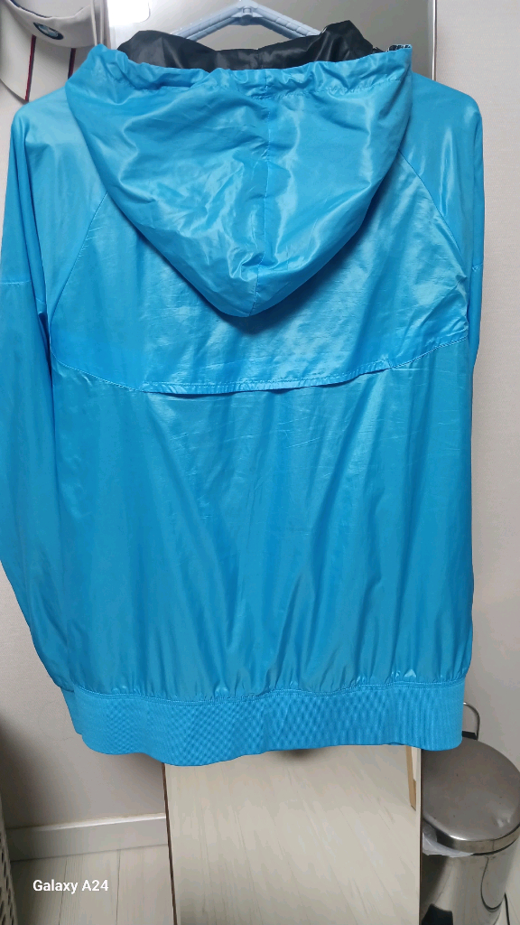 나이키 윈드러너 러닝 후드 윈드스토퍼 바람막이 재킷 사이드 지퍼 포켓 블루(XL)나이키(Nike)의 클래식 윈드러너 이미지