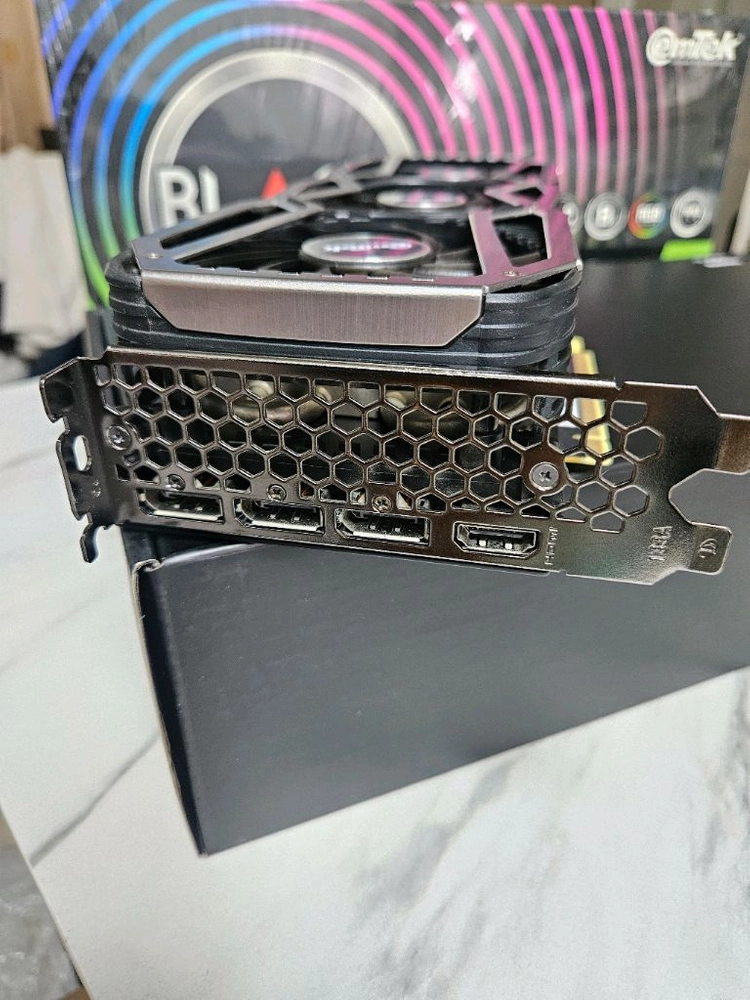 이엠텍 RTX 3070 블랙 에디션 그래픽카드 이미지