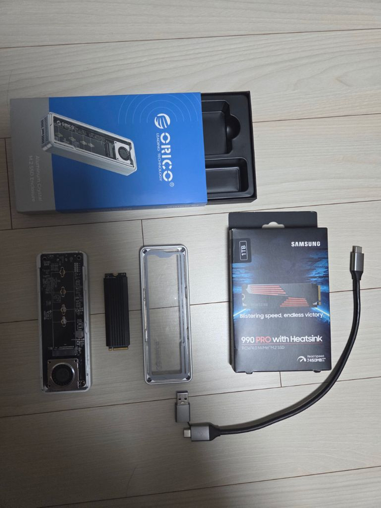 m.2 ssd 1t 및 외장 ssd 케이스 이미지