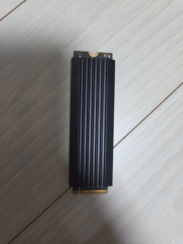 m.2 ssd 1t 및 외장 ssd 케이스 이미지
