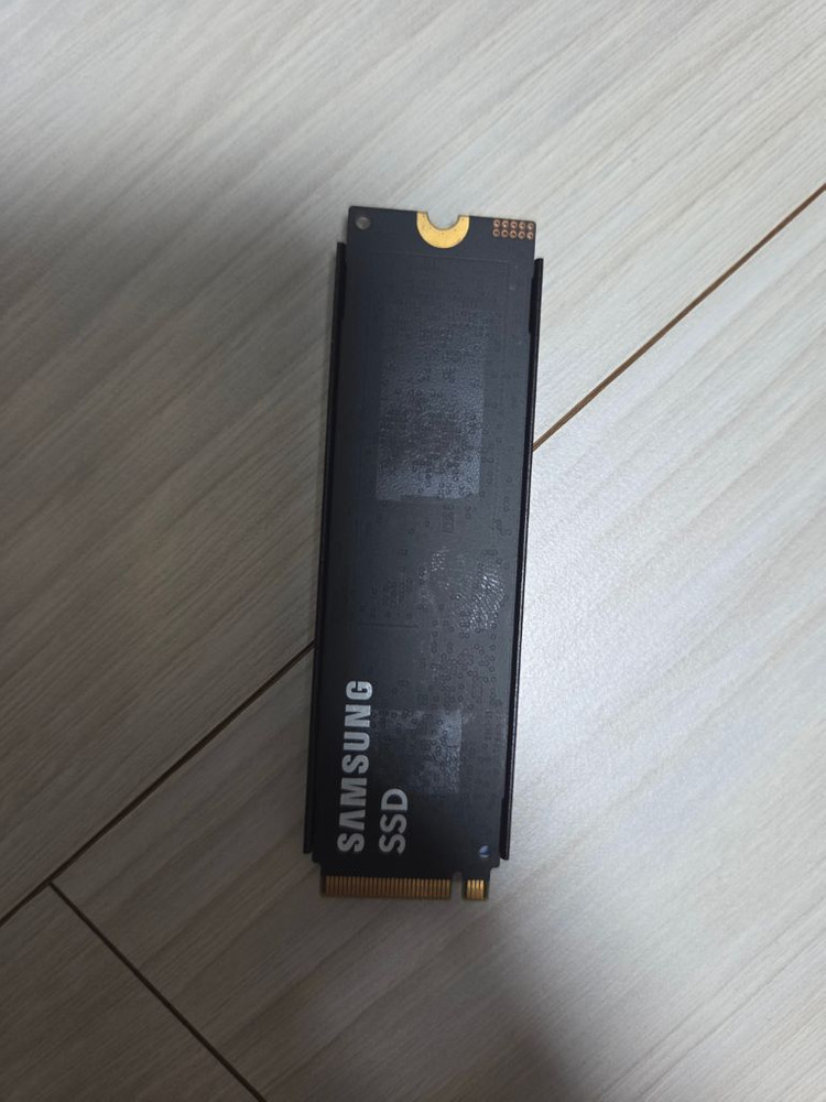 m.2 ssd 1t 및 외장 ssd 케이스 이미지