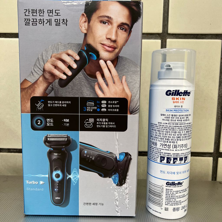 브라운 면도기 시리즈5 52-M1000s + 질레트 스킨 쉐이브 폼(245g) 이미지
