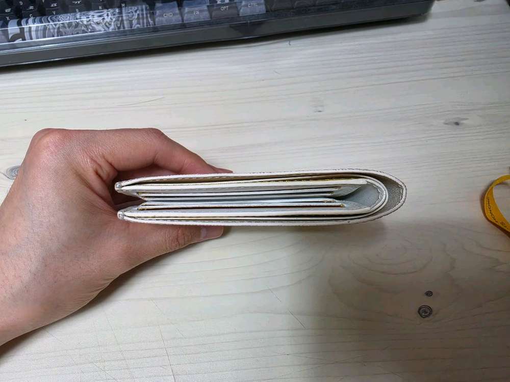 고야드 빅투아르 반지갑 화이트 팝니다. 이미지