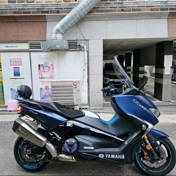 티맥스DX 오토바이 18년식 판매합니다 이미지