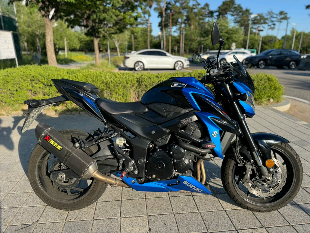 스즈키 gsx s750 18년 튜닝차량 판매합니다 이미지