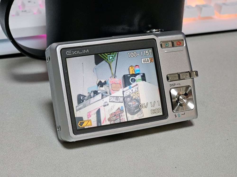 카시오 엑슬림 z500 빈티지 디카 이미지