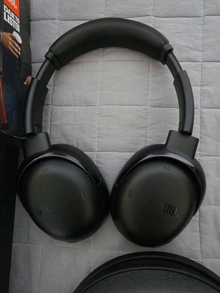 JBL tour one m3 블랙 이미지