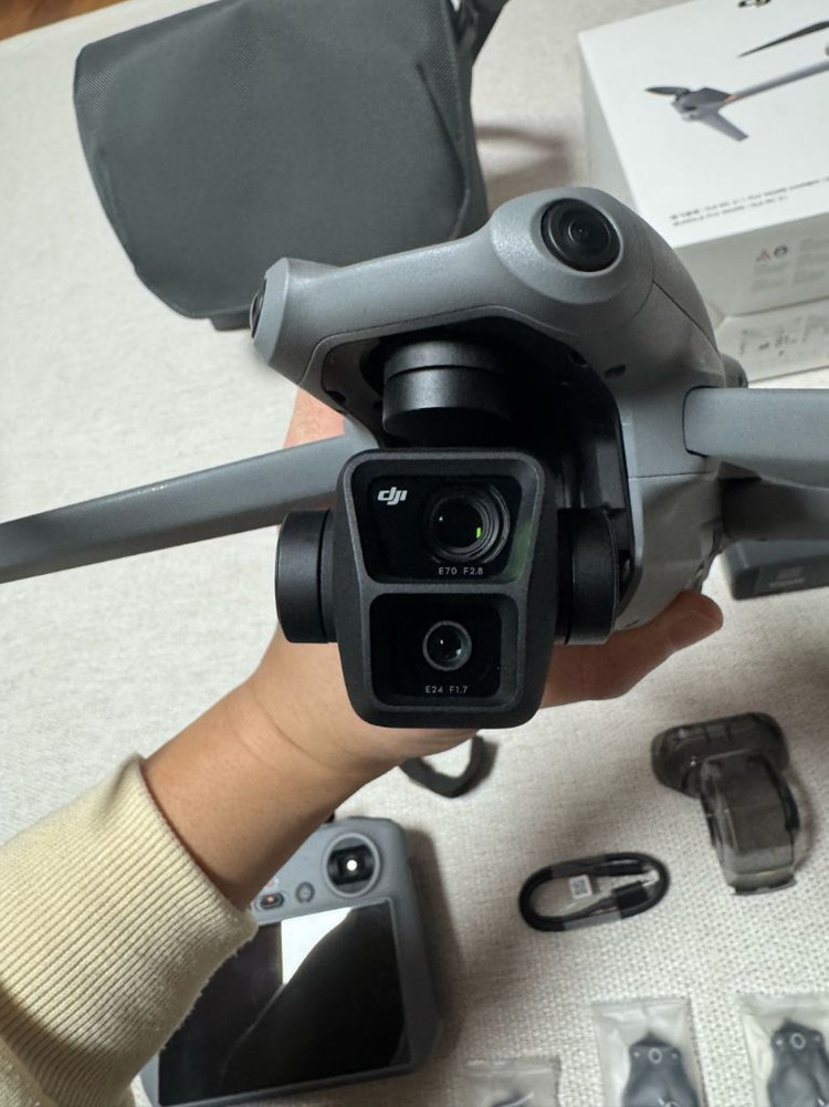 DJI 매빅 에어3 플라이모어 콤보 팝니다 이미지