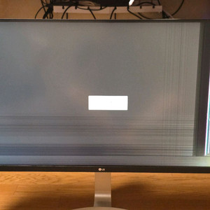 고장난 LG 32un650 32인치 4K 모니터 이미지