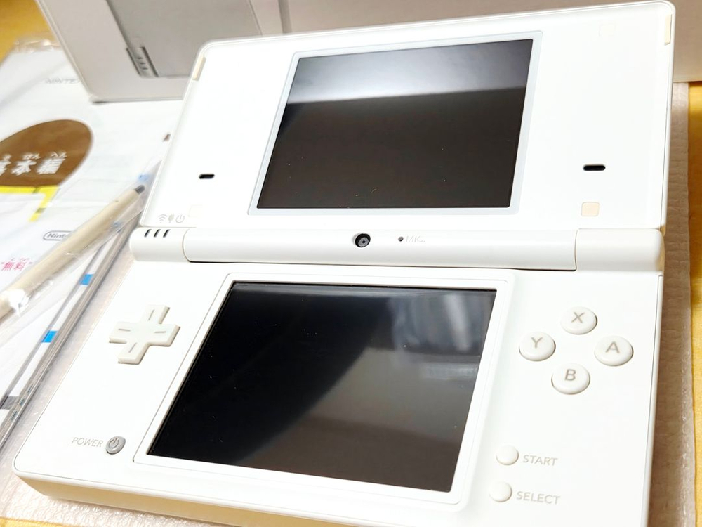 할인가능) 신품급 닌텐도 dsi 화이트 튼튼한 내구성갑 제품 dslite 레트로랜드 이미지