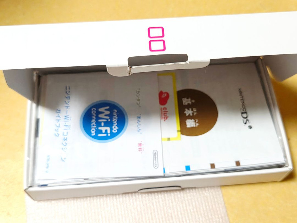 할인가능) 신품급 닌텐도 dsi 화이트 튼튼한 내구성갑 제품 dslite 레트로랜드 이미지