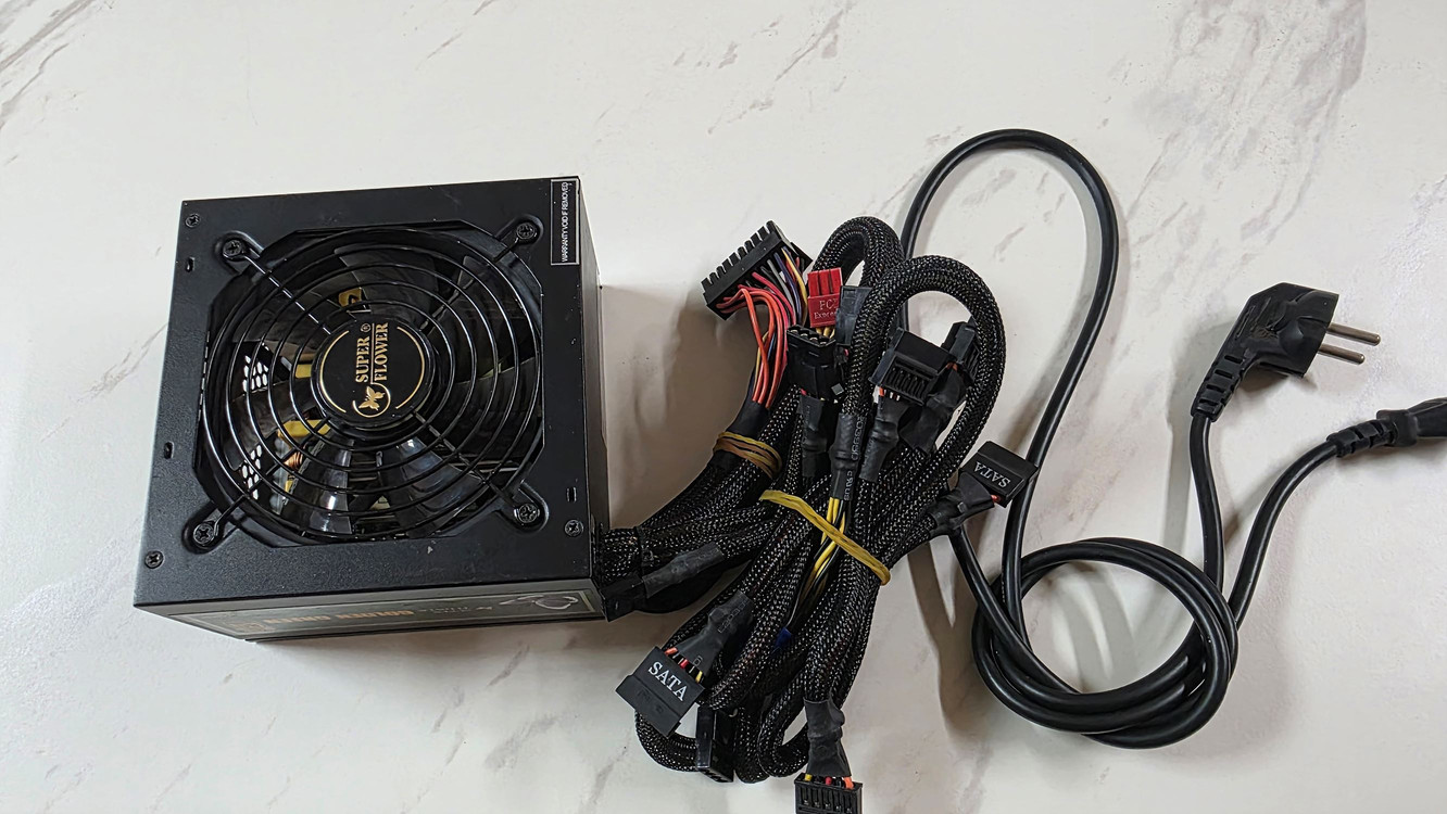 인텔 i5 2500 cpu, 써모랩 바람 쿨러, 슈퍼플라워 350와트 골드 파워, ddr3 4기가, 500기가 하드 이미지