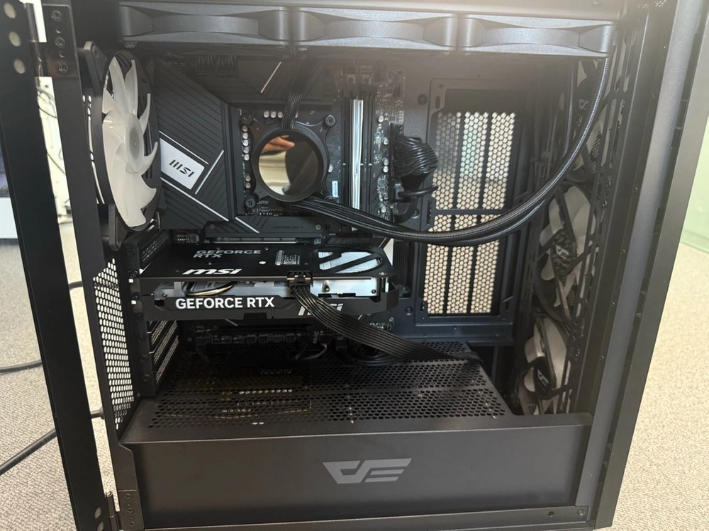 [고사양 게이밍/작업용 PC 판매] i9-14900KF / RTX 5060Ti 16GB / Z790 WIFI 이미지