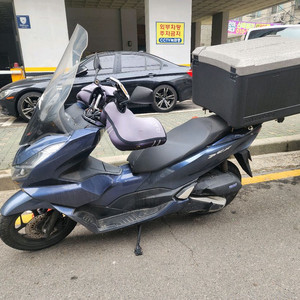 [업자사절] 인천 출퇴근만 했어요 pcx125 23년식 배달풀셋팅 54,921km 매장 올점검 판매입니다 이미지