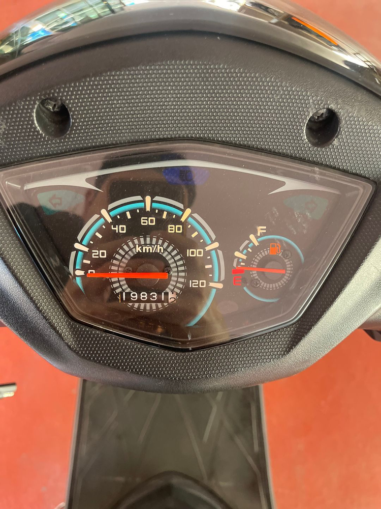 vf100 22년식 1.9만Km 최상급상태 손볼거없어요 저렴하게 팝니다 이미지