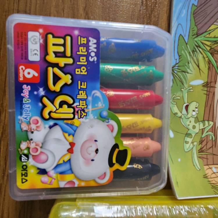 미술용품(스케치북, 크레파스, 아크릴마커) 이미지