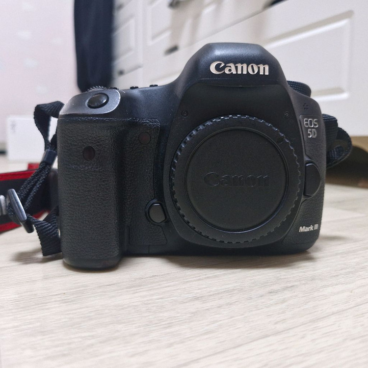 캐논 EOS 5D Mark III 풀프레임 DSLR 카메라 이미지