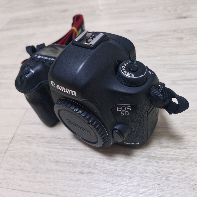캐논 EOS 5D Mark III 풀프레임 DSLR 카메라 이미지