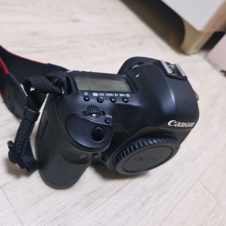 캐논 EOS 5D Mark III 풀프레임 DSLR 카메라 이미지