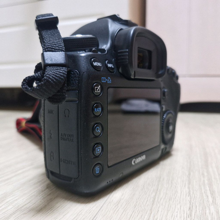 캐논 EOS 5D Mark III 풀프레임 DSLR 카메라 이미지