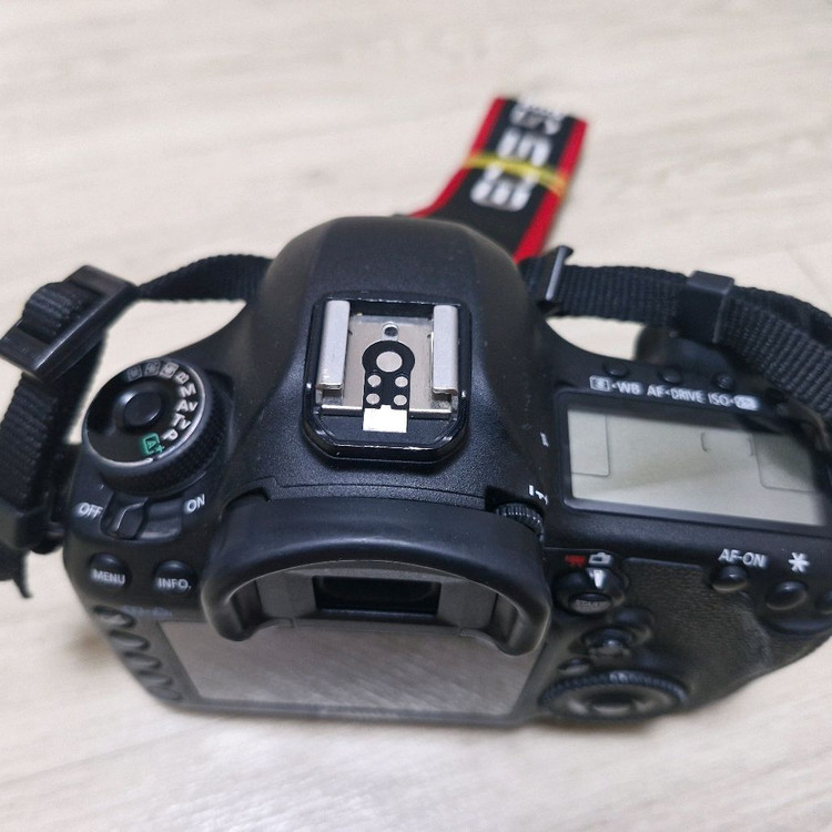 캐논 EOS 5D Mark III 풀프레임 DSLR 카메라 이미지