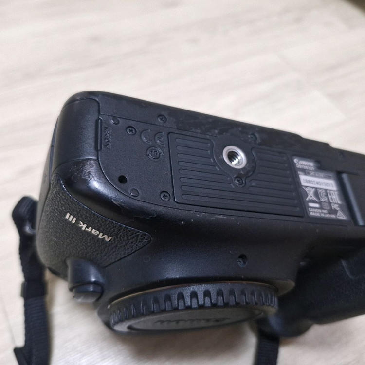 캐논 EOS 5D Mark III 풀프레임 DSLR 카메라 이미지