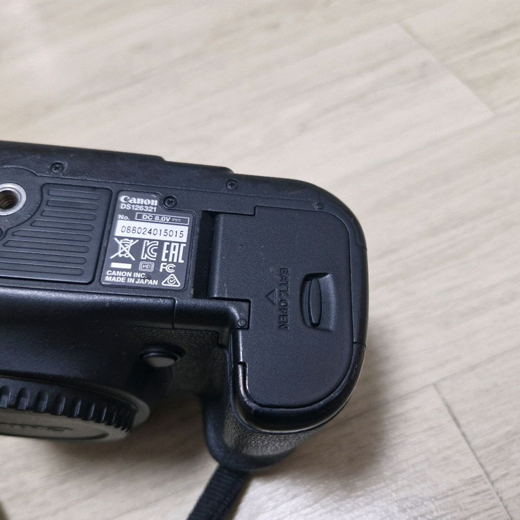 캐논 EOS 5D Mark III 풀프레임 DSLR 카메라 이미지