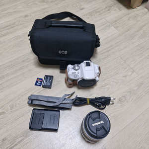 캐논 EOS 100D 화이트 카메라 + 탐론 18-270mm 렌즈
