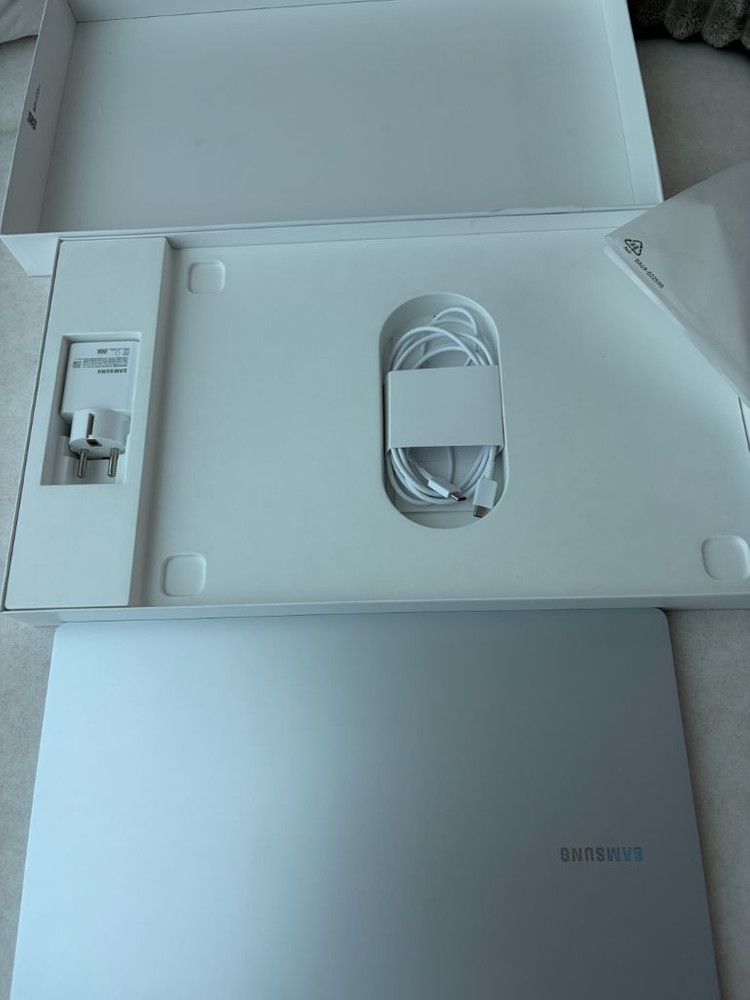 갤럭시북5프로 16인치 인텔 울트라5 226V / 램 16 / 512 SSD 단순개봉급 이미지