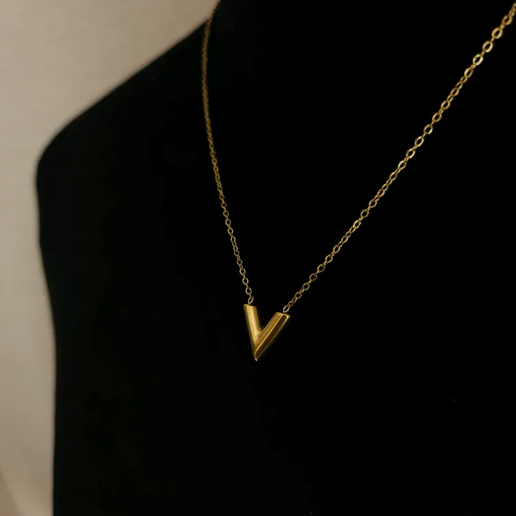 새상품,선물박스포장]데일리 V자 골드 써지컬 목걸이/귀걸이 반지 팔찌 진주 샤넬 14k 18k 스와로브스키 반클리프 이미지