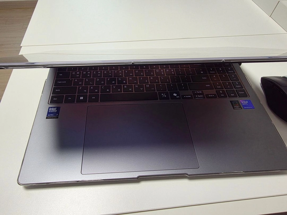 갤럭시북 5프로 NT960XHA-K71AR(32GB RAM/1TBSSD) 그레이 판매합니다. 이미지