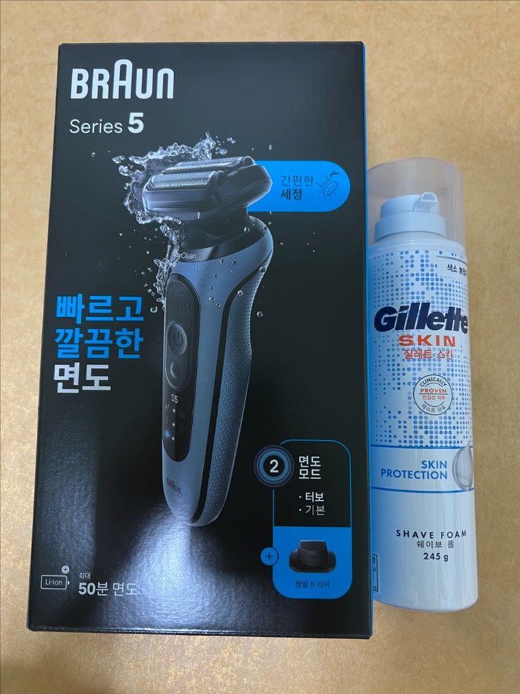 브라운 면도기 시리즈5 52-A1200s + 질레트 스킨 쉐이브 폼(245g) 이미지